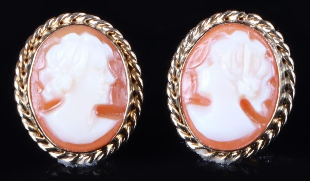 14K YELLOW GOLD CAMEO PORTRAIT LADIES EARRINGS: 14K yellow gold cameo portrait ladies earrings. Stone Type: Assorted Weight: 2.19 Grams Size: 1.00" Condition: Little wear, see images for details.