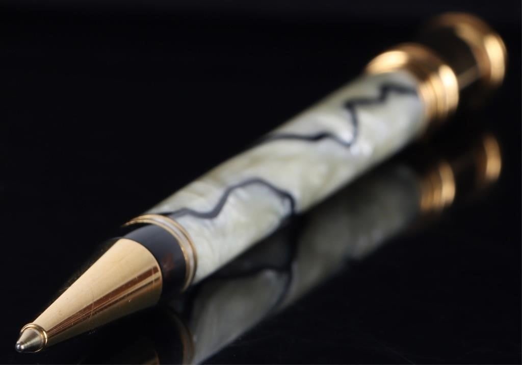 PARKER DUOFOLD UK GOLD BLACK PEARL TWIST PEN (1 of 8)