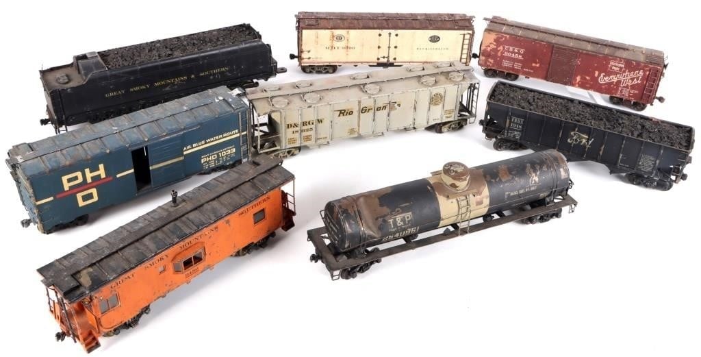 VINTAGE O GAUGE MODEL TRAIN BOXCARS TANK COAL (8): Lot of eight vintage O Gauge model train cars, which are as follows: Vintage O Gauge PT coal tender with custom Great Smoky Mountains & Southern decals. Appears to be made from a combination of diecas