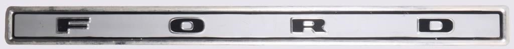 VINTAGE FORD F-150/250 TAILGATE MOLDING PANEL (1 of 4)