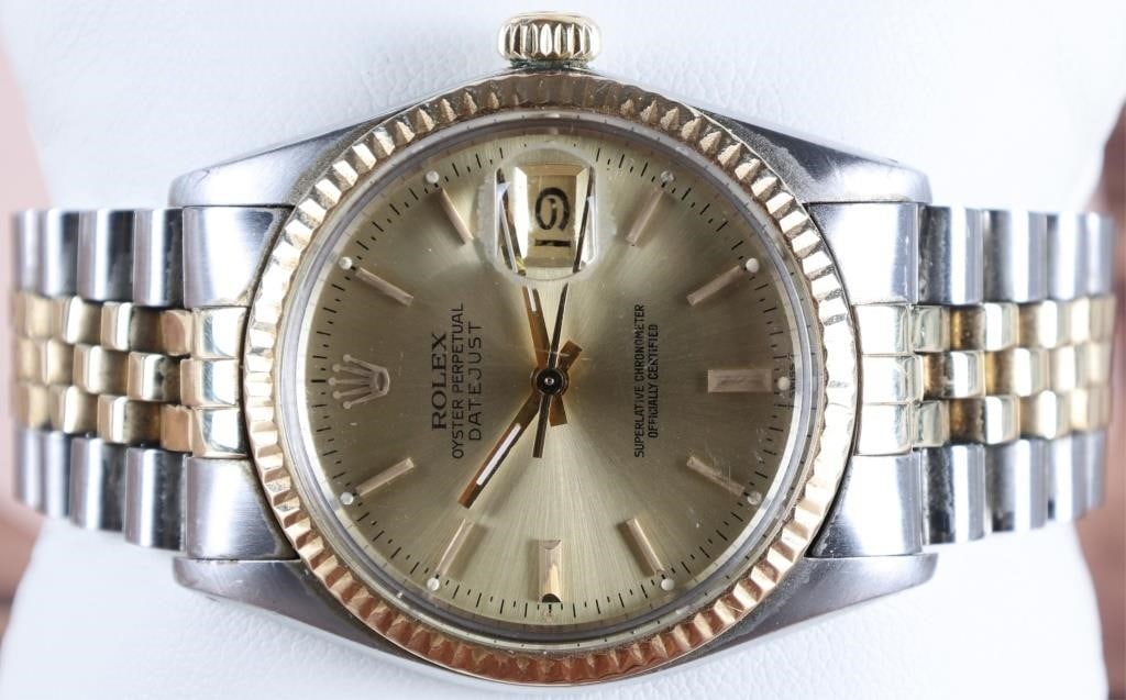 ROLEX OYSTER PERPETUAL DATEJUST WRISTWATCH W/ 18K: Vintage Rolex Oyster Perpetual Datejust mens wristwatch. The case is stainless steel accented with 18k yellow gold on the bezel and crown. The same applies for the jubilee band. The dial is champagne 