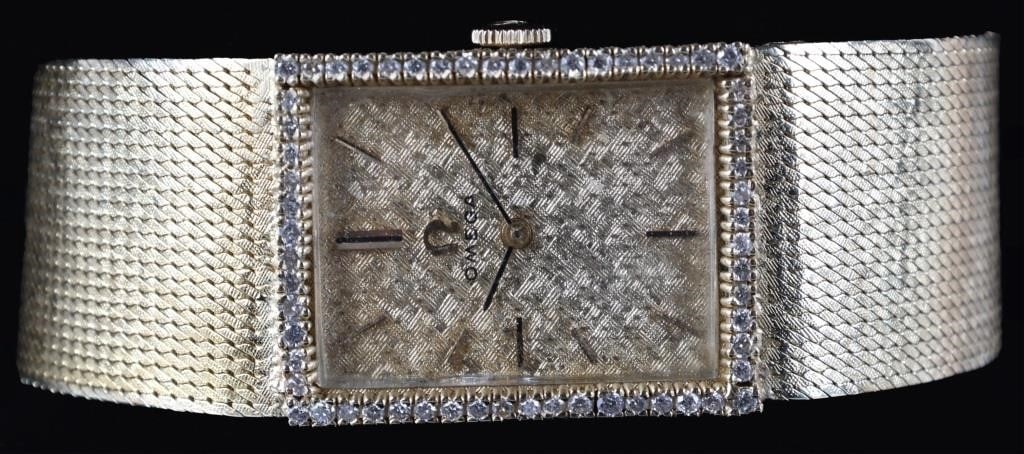 1976 OMEGA 14K YELLOW GOLD DIAMOND 625 MEN'S WATCH: 1976 vintage Omega 14K yellow gold diamond accented 625 caliber movement manual wind DD6751 mesh dial. Gemstones to include sixty-four 0.01ct round cut diamonds. Yellow Gold Wristwatch Omega Mens Weig