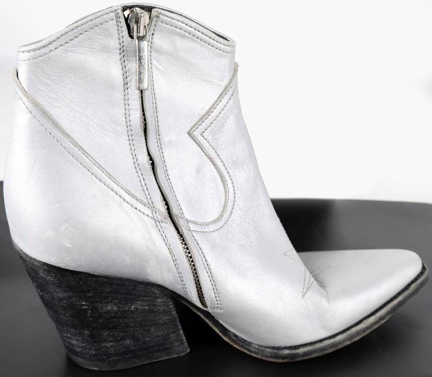 ALESSANDRO VASINI WOMENS ALISON SILVER ANKLE BOOTS (1 of 5)