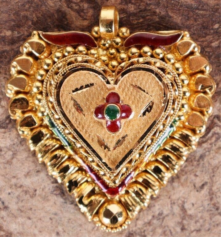 DECADENT 22K YELLOW GOLD LADIES HEART PENDANT: Decadently-decorated 22k yellow gold ladies heart pendant with red and green enamel highlights and fine etching in its center. Weight: 2.94 grams Size: 26.3 x 24.3 mm Condition: See pictures.