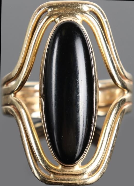 14K YELLOW GOLD MODERNIST ONYX LADIES RING: 14K yellow gold modernist style ladies ring featuring a 4.0CT oval onyx cabochon. Stone Type: Onyx Weight: 5.72 Grams Size: 6.0 U.S Condition: Very fine