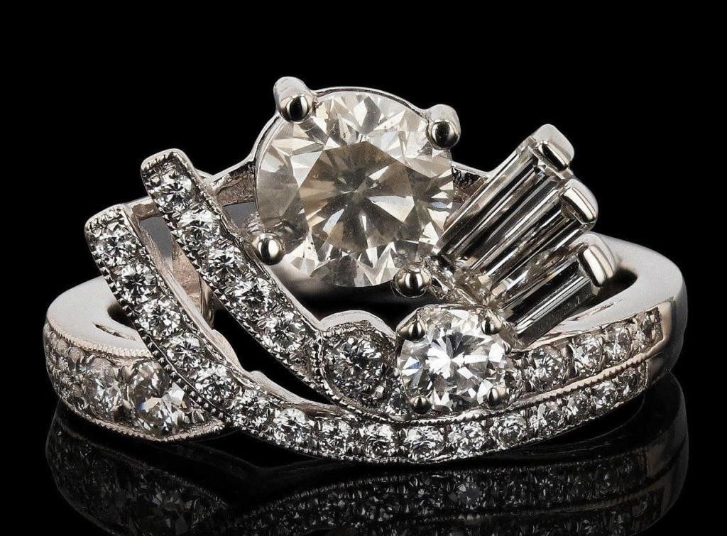 1.8 CTW DIAMONDS 44 TOTAL PLATINUM LADIES RING (1 of 4)