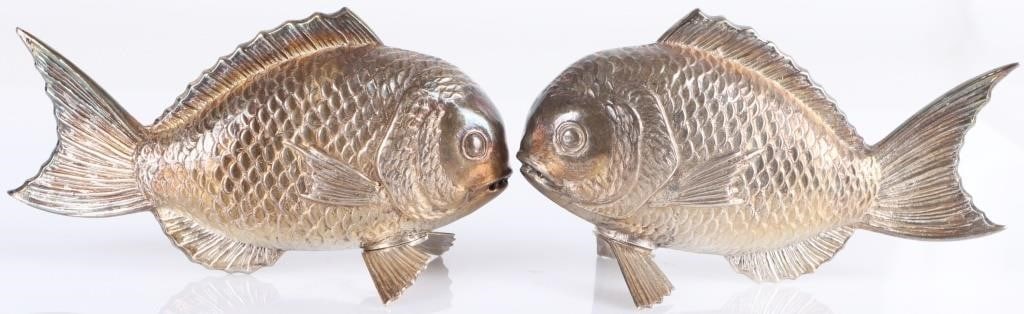 ANTIQUE STERLING SILVER KOI SALT & PEPPER SHAKERS: Antique pair of Japanese koi 950 sterling silver salt & pepper shakers. Weight: 54.81 grams total Size: 3.75 x 1.75 x 1.75" each Condition: Wear commensurate with age, see pictures for more detail.