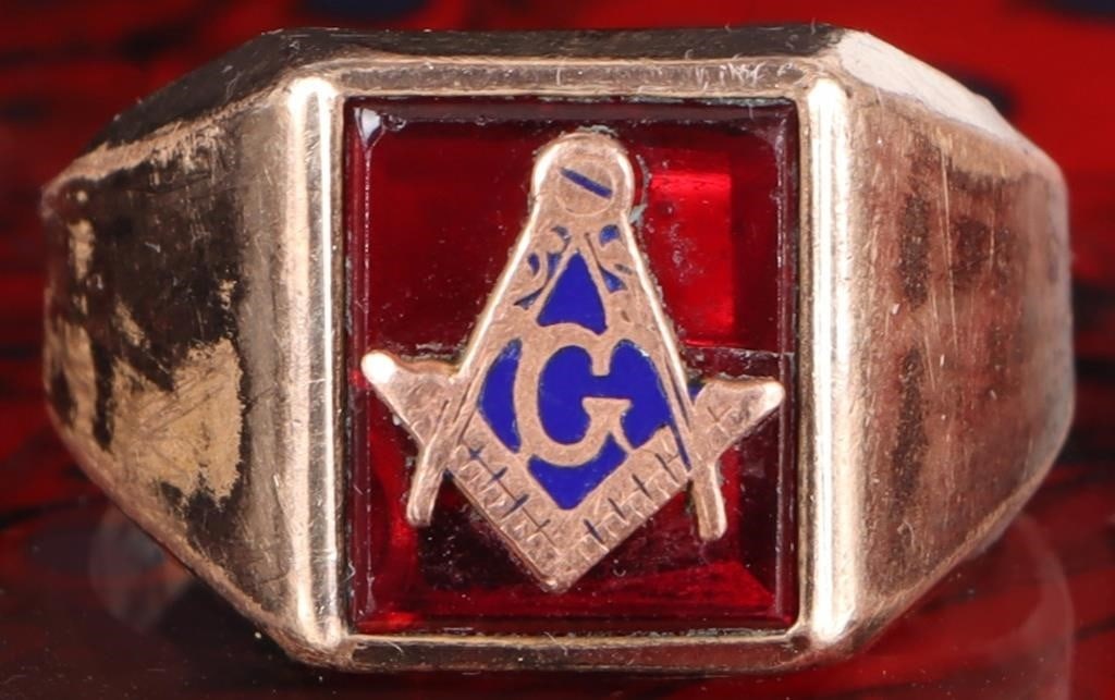10K YELLOW GOLD GRANDMASTER MASON MENS RING: 10k yellow gold Masonic mens ring. The rule and compass signify both the moral rectitude of the ideal man and the scientific precision with which God created the world. The 'G' signifies the Grandmast