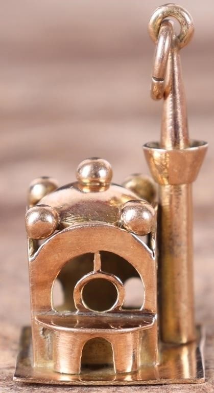 VINTAGE 14K YELLOW GOLD MOSQUE PENDANT: Vintage 14K yellow gold mosque pendant. This pendant features meticulous architectural details including a domed roof and a tall minaret. Weight: 4.79 Grams Size: 1" Condition: Slight surface scratche