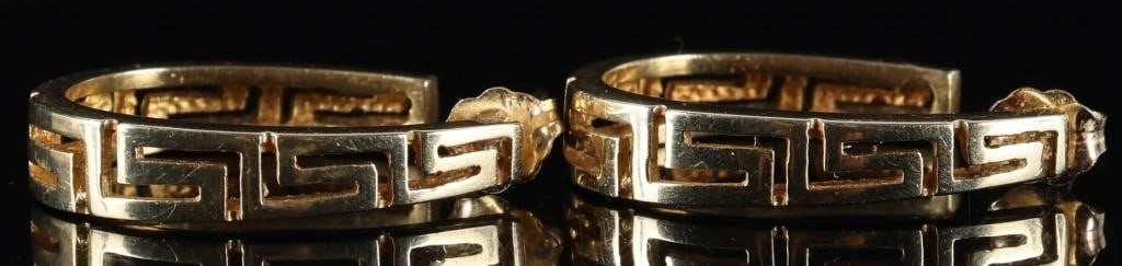 14K YELLOW GOLD ELLIPTICAL HOOP EARRINGS GREEK: Pair of elliptical 14k yellow gold ladies hoop earrings, each of which are decorated with Greek meanders along their length. Goes well with Art Deco pieces found elsewhere in this auction. Weight: 6.4