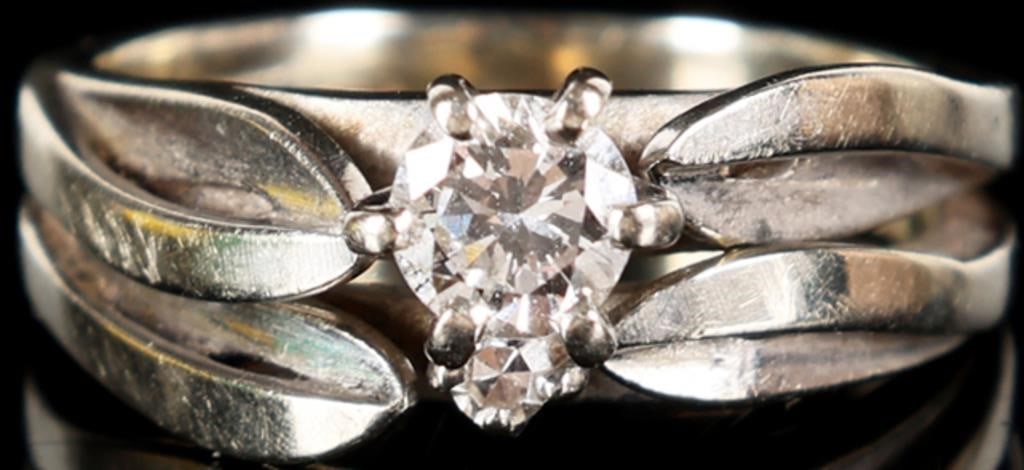14K WHITE GOLD LADIES DOUBLE-BANDED RING W/ DIAS (1 of 6)
