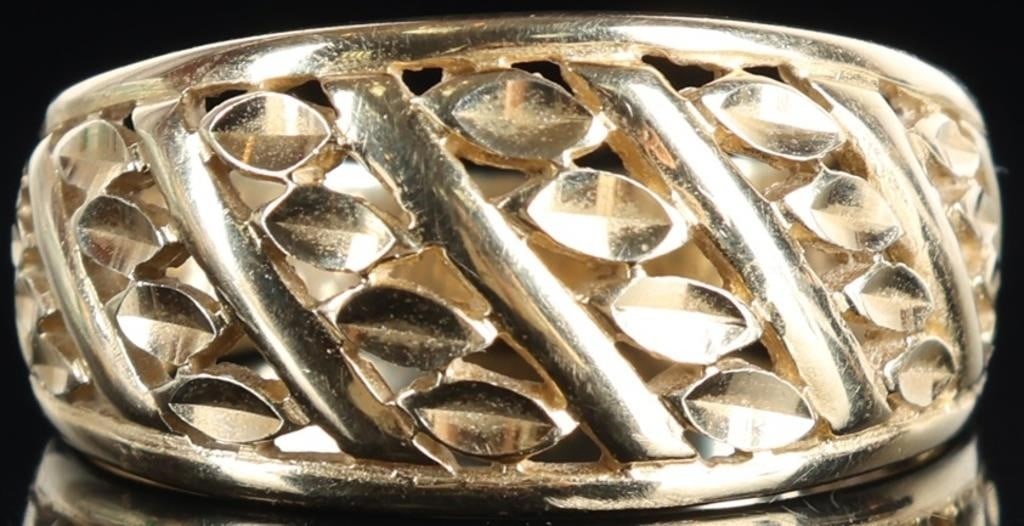 14K YELLOW GOLD DECORATIVE DOME LADIES RING: 14K yellow gold decorative dome ladies ring Weight: 4.13 Grams Size: 9.0 U.S Condition: Very fine.