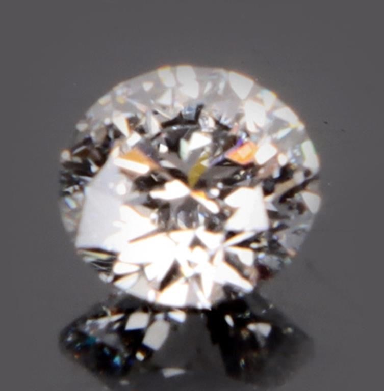 1.03CT VS 1 ROUND BRILLAINT CUT CERT. DIAMOND: 1.03CT VS 1 E Clarity IGI certified round brilliant cut diamond. Stone Type: Diamond Weight: 1.03CT Size: 6.39-6.44 x 3.98mm Condition: Very Fine