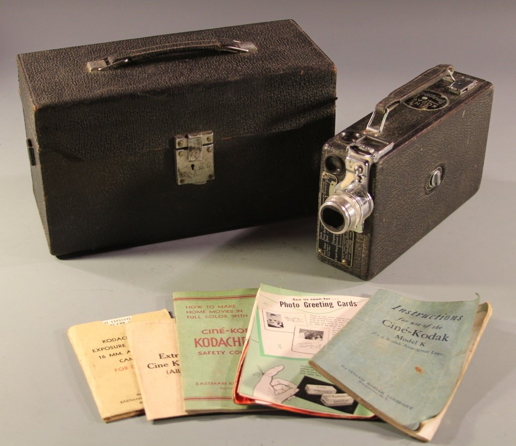 CINE KODAK MODEL K 16mm MOTION PICTURE CAMERA: CINE KODAK MODEL K 16mm MOTION PICTURE CAMERA Shipping / Pickup: We Will Ship This Item or Buyer Can Pick Up Lot Location: #1 - Off North Monroe St.