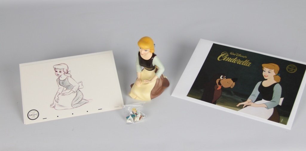 WALT DISNEY CINDERELLA WISTFUL DREAMER WITH PIN: WALT DISNEY CINDERELLA WISTFUL DREAMER WITH PIN 2007 Walt Disney Collectors Society gift. Shipping / Pickup: We Can Ship This Item Lot Location: #3 - Off Cap. Cir. NE