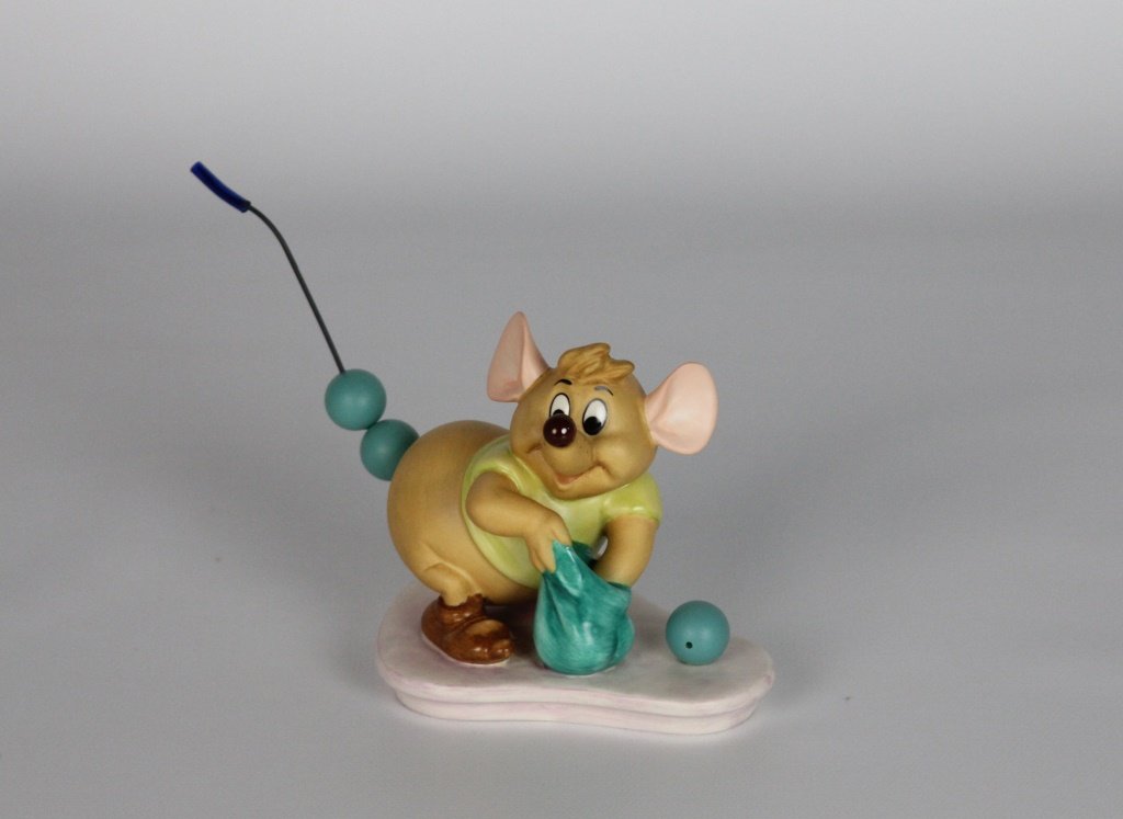 WDCC CINDERELLA GUS: WDCC CINDERELLA GUS Walt Disney Classics Collection. "You Go Get Some Trimmin'". Shipping / Pickup: We Can Ship This Item Lot Location: #3 - Off Cap. Cir. NE