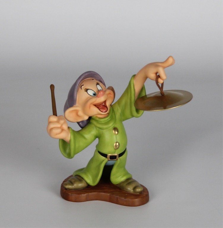 WDCC SNOW WHITE & 7 DWARFS DOPEY: WDCC SNOW WHITE & 7 DWARFS DOPEY Walt Disney Classics Collection. Shipping / Pickup: We Can Ship This Item Lot Location: #3 - Off Cap. Cir. NE