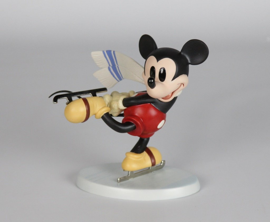 WDCC ON ICE MICKEY MOUSE "WATCH ME!": WDCC ON ICE MICKEY MOUSE "WATCH ME!" Walt Disney Classics Collection. Shipping / Pickup: We Can Ship This Item Lot Location: #3 - Off Cap. Cir. NE