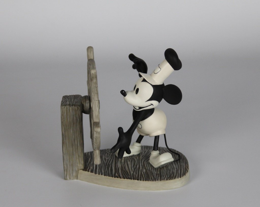 WDCC MICKEY MOUSE STEAMBOAT WILLIE MICKEY'S DEBUT: WDCC MICKEY MOUSE STEAMBOAT WILLIE MICKEY'S DEBUT Walt Disney Classics Collection. 5 year anniversary sculpture. Shipping / Pickup: We Can Ship This Item Lot Location: #3 - Off Cap. Cir. NE