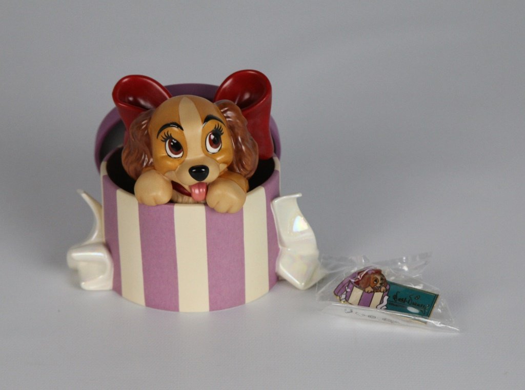 WDCC LADY AND THE TRAMP W/PIN: WDCC LADY AND THE TRAMP W/PIN Walt Disney Classics Collection. "A Perfectly Beautiful Little Lady". 1999 Membership Sculpture. With pin. Shipping / Pickup: We Can Ship This Item Lot Location: #3 - Off