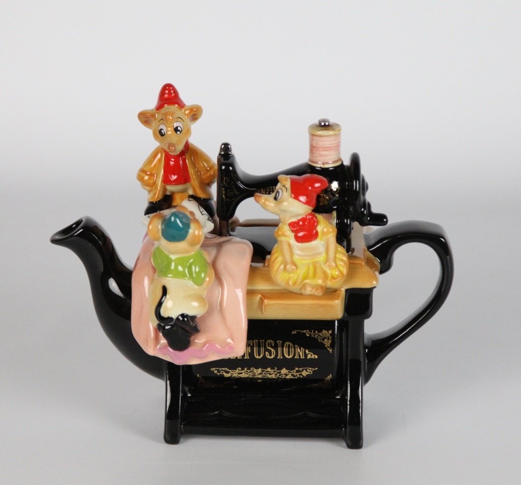PAUL CARDEW LE CINDERELLA TEAPOT: PAUL CARDEW LE CINDERELLA TEAPOT 942/10000 Shipping / Pickup: We Can Ship This Item Lot Location: #3 - Off Cap. Cir. NE