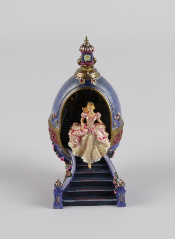 FRANKLIN MINT CINDERELLA AT MIDNIGHT LE EGG: FRANKLIN MINT CINDERELLA AT MIDNIGHT LE EGG #A3345 Shipping / Pickup: We Can Ship This Item Lot Location: #3 - Off Cap. Cir. NE