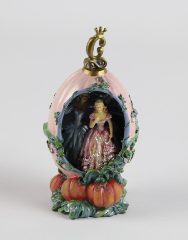 FRANKLIN MINT CINDERELLA MAGIC MOMENT LE EGG: FRANKLIN MINT CINDERELLA MAGIC MOMENT LE EGG #A3602 Shipping / Pickup: We Can Ship This Item Lot Location: #3 - Off Cap. Cir. NE