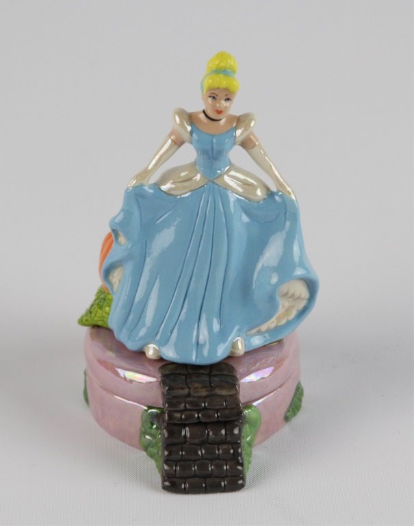 MICHAEL LAWRENCE CINDERELLA PILL BOX: MICHAEL LAWRENCE CINDERELLA PILL BOX Opens to reveal slipper. Shipping / Pickup: We Can Ship This Item Lot Location: #3 - Off Cap. Cir. NE
