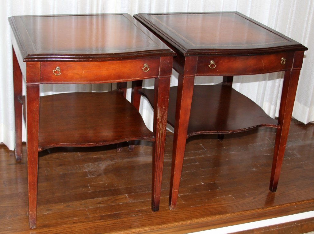 PAIR OF ANTIQUE NIGHTSTANDS: PAIR OF ANTIQUE NIGHTSTANDS Size: 21X23X27" Shipping / Pickup: Buyer Pick Up, 3rd Party Lot Location: #2 - Ox Bottom Rd.