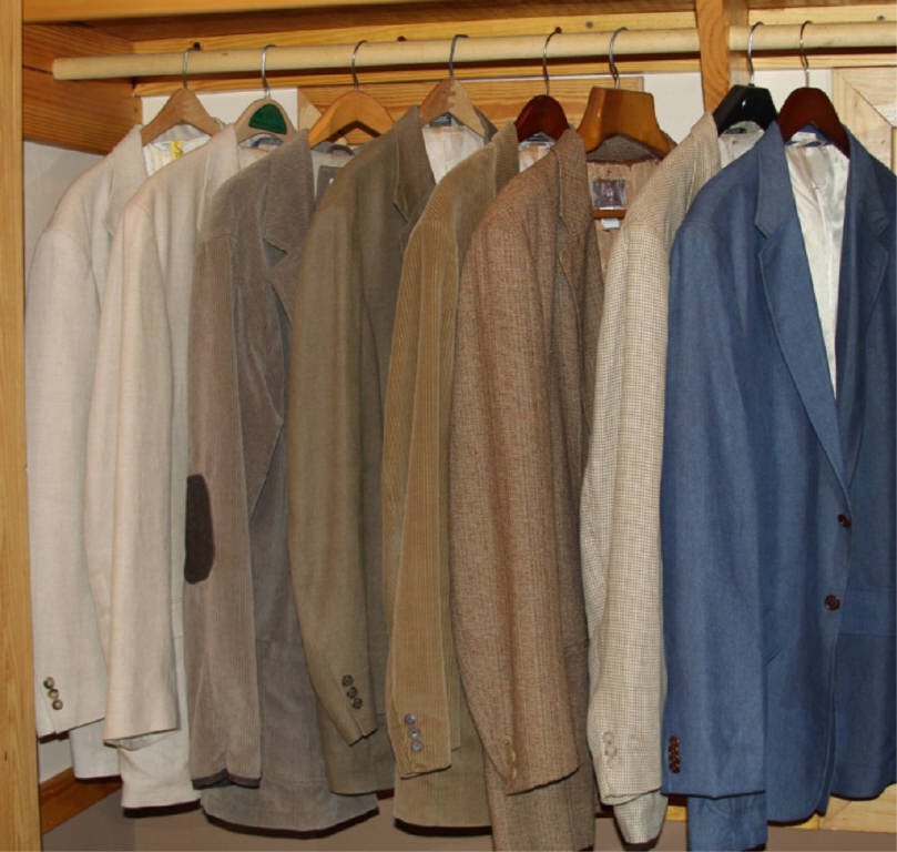 LOT MENS DRESS / SPORT COATS & JACKETS XXL SIZE: LOT MENS DRESS / SPORT COATS & JACKETS XXL SIZE A lot of 8 men's sport coats and jackets. Mostly better names. Size: XXL Shipping / Pickup: We Can Ship This Item Condition: Good Lot Location: #1 - Mil