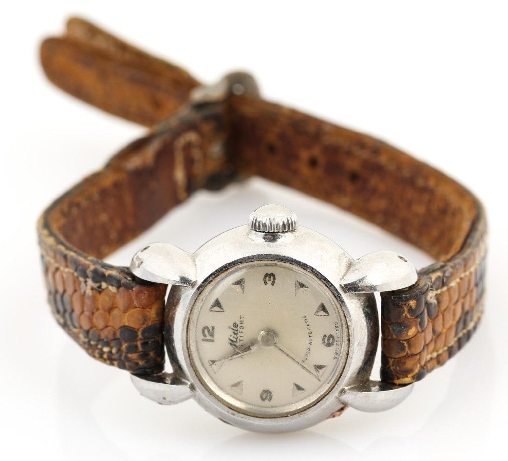 LADIES MIDO SUPER AUTOMATIC WATCH: LADIES MIDO SUPER AUTOMATIC WATCH Ladies Mido super automatic watch with worn leather band. Size: 22mm Shipping / Pickup: We Can Ship This Item Lot Location: #1 - Cap. Cir. NE