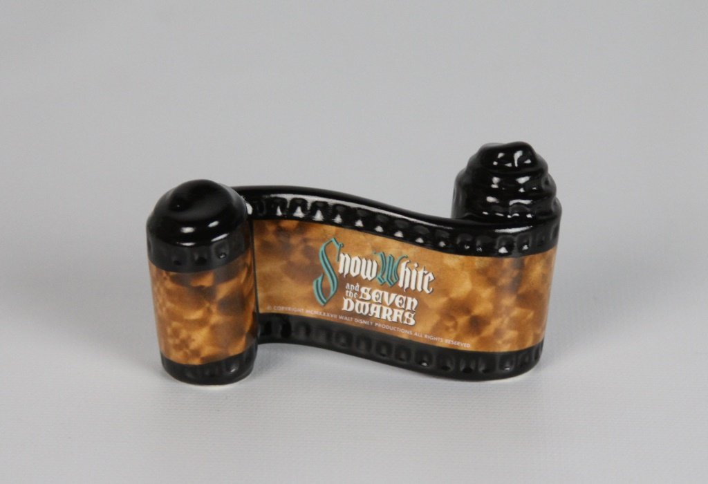 WDCC SNOW WHITE & 7 DWARFS OPENING TITLE: WDCC SNOW WHITE & 7 DWARFS OPENING TITLE Walt Disney Classics Collection. New in box. With COA. Shipping / Pickup: We Can Ship This Item Lot Location: #3 - Off Cap. Cir. NE