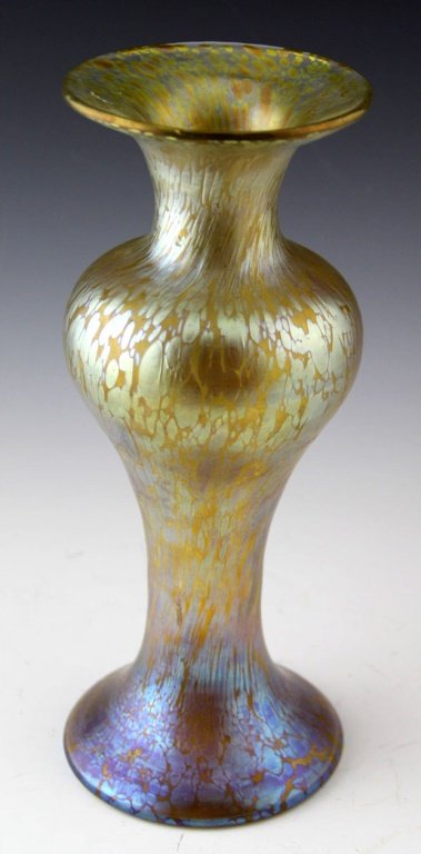LOETZ PAPILLON GLASS VASE: LOETZ PAPILLON GLASS VASE Loetz Candia Papillon Vase, unsigned. Size: 10.5" Shipping / Pickup: We Can Ship This Item Lot Location: #1 - Cap. Cir. NE