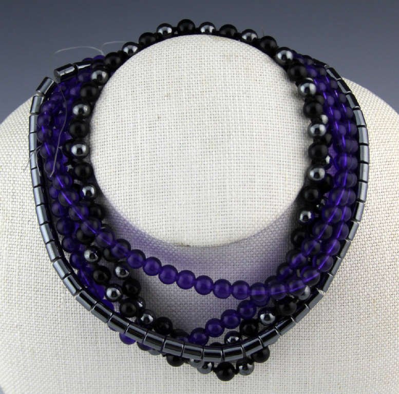 (4) NECKLACES HEMATITE ONYX: (4) NECKLACES HEMATITE ONYX Purple beaded necklaces have temporary string. Weight: 225 g Size: 15 - 30" Shipping / Pickup: We Can Ship This Item Lot Location: #1 - Cap. Cir. NE
