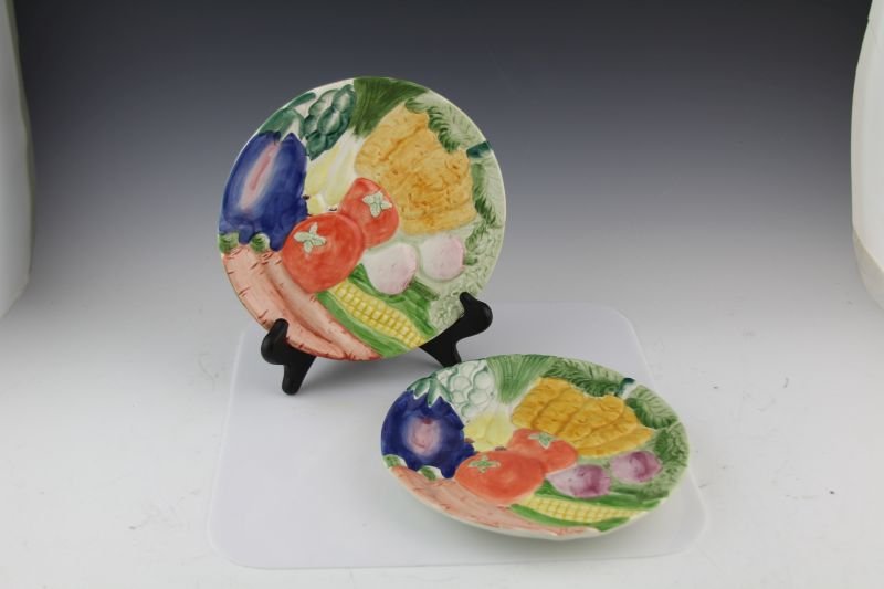 (2) FITZ AND FLOYD VEGETABLE PLATES: (2) FITZ AND FLOYD VEGETABLE PLATES Size: 8" Shipping / Pickup: We Can Ship This Item Lot Location: #1 - Cap. Cir. NE
