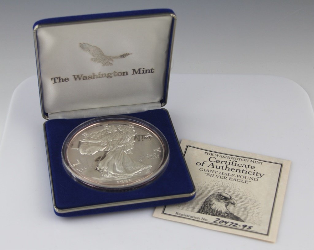 WASHINGTON MINT GIANT HALF POUND SILVER EAGLE: WASHINGTON MINT GIANT HALF POUND SILVER EAGLE With box and certificate of authenticity. Weight: 248.7g Shipping / Pickup: We Can Ship This Item Lot Location: #1 - Cap. Cir. NE