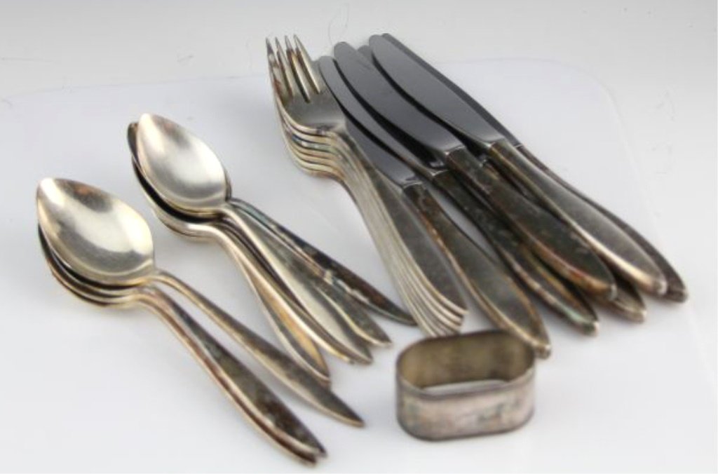 LADY EMPIRE BY NOBILITY SILVER PLATED FLATWARE: LADY EMPIRE BY NOBILITY SILVER PLATED FLATWARE Six knives, seven salad forks, eight spoons, four soup spoons, one napkin ring. Weight: 1116 g Shipping / Pickup: We Can Ship This Item Lot Location: #1