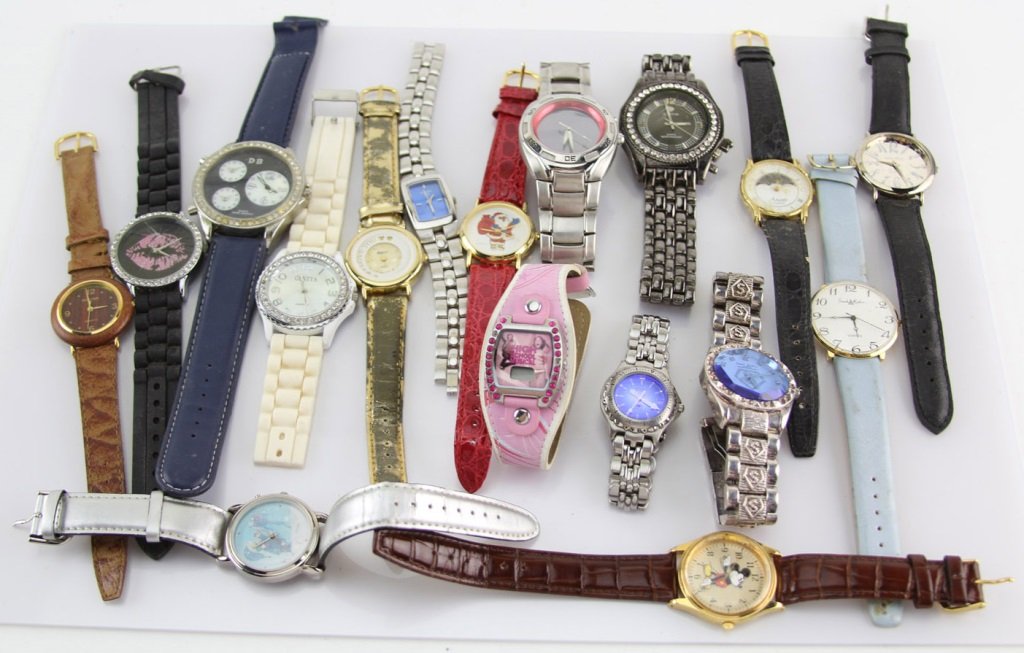 MIXED LOT LADIES FASHION WATCHES: MIXED LOT LADIES FASHION WATCHES Seventeen total Shipping / Pickup: We Can Ship This Item Lot Location: #1 - Cap. Cir. NE
