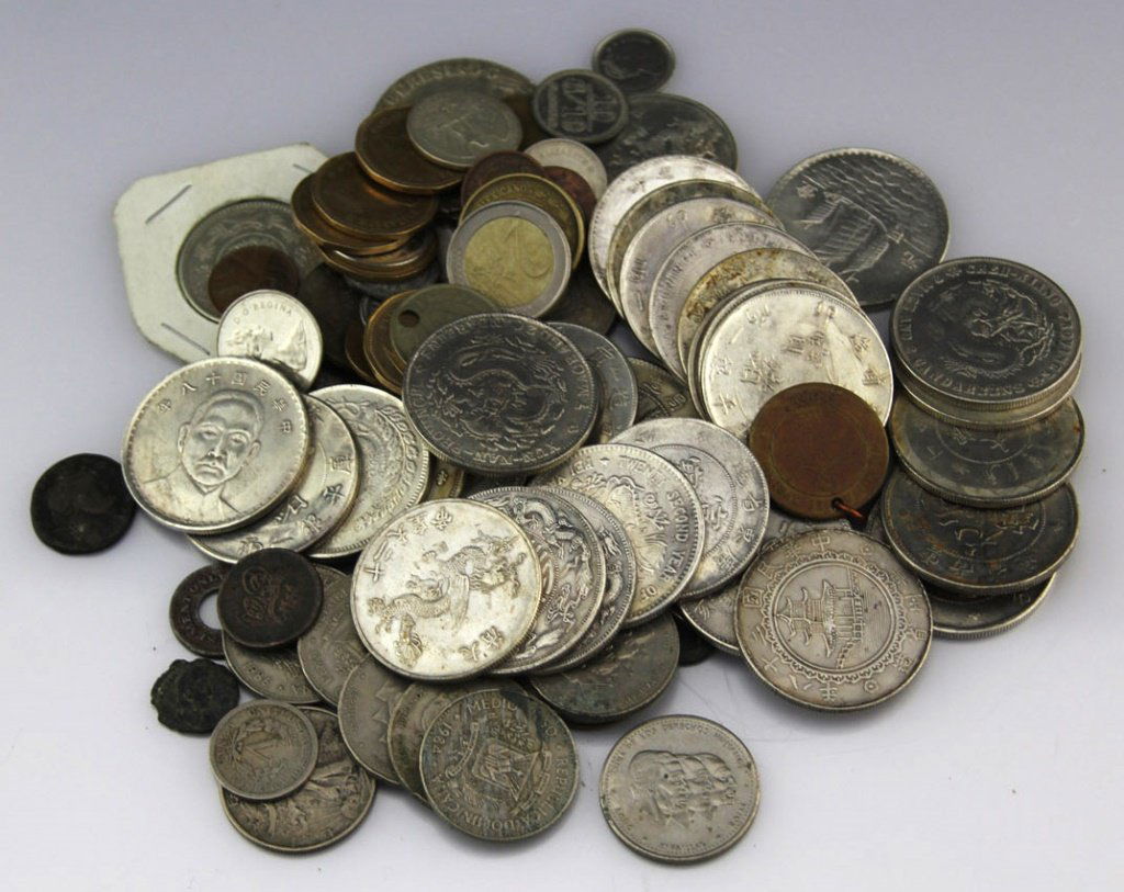 MIXED WORLD COIN LOT (1 of 3)