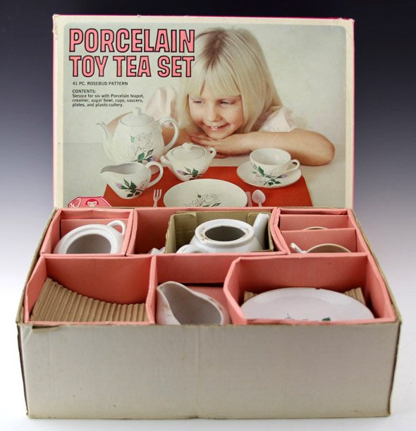 PORCELAIN TOY TEA SET (1 of 3)