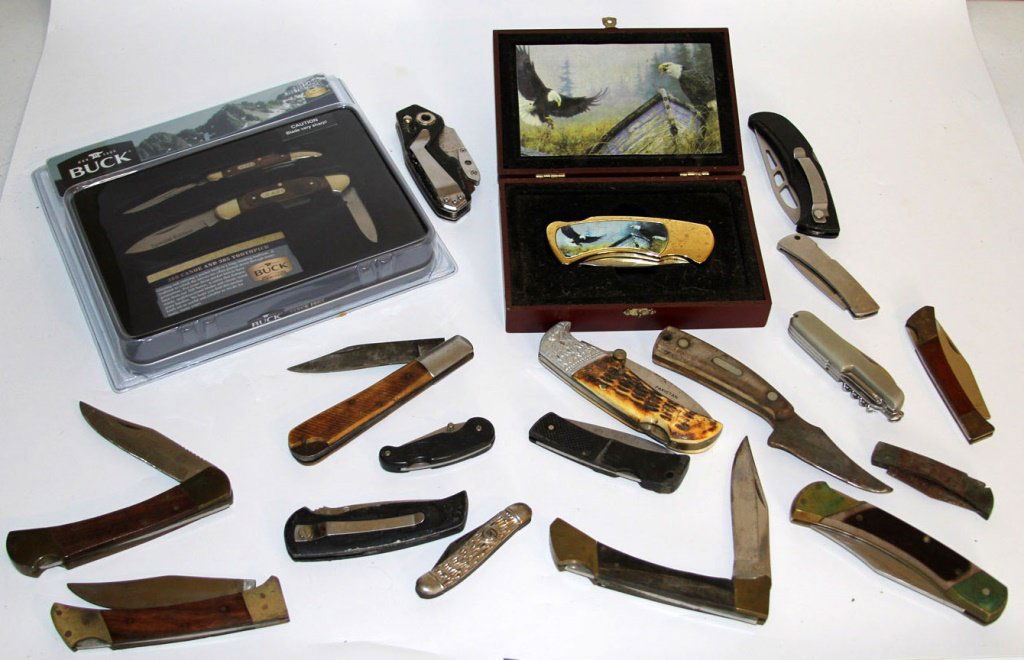 LARGE LOT OF POCKET KNIVES (1 of 6)
