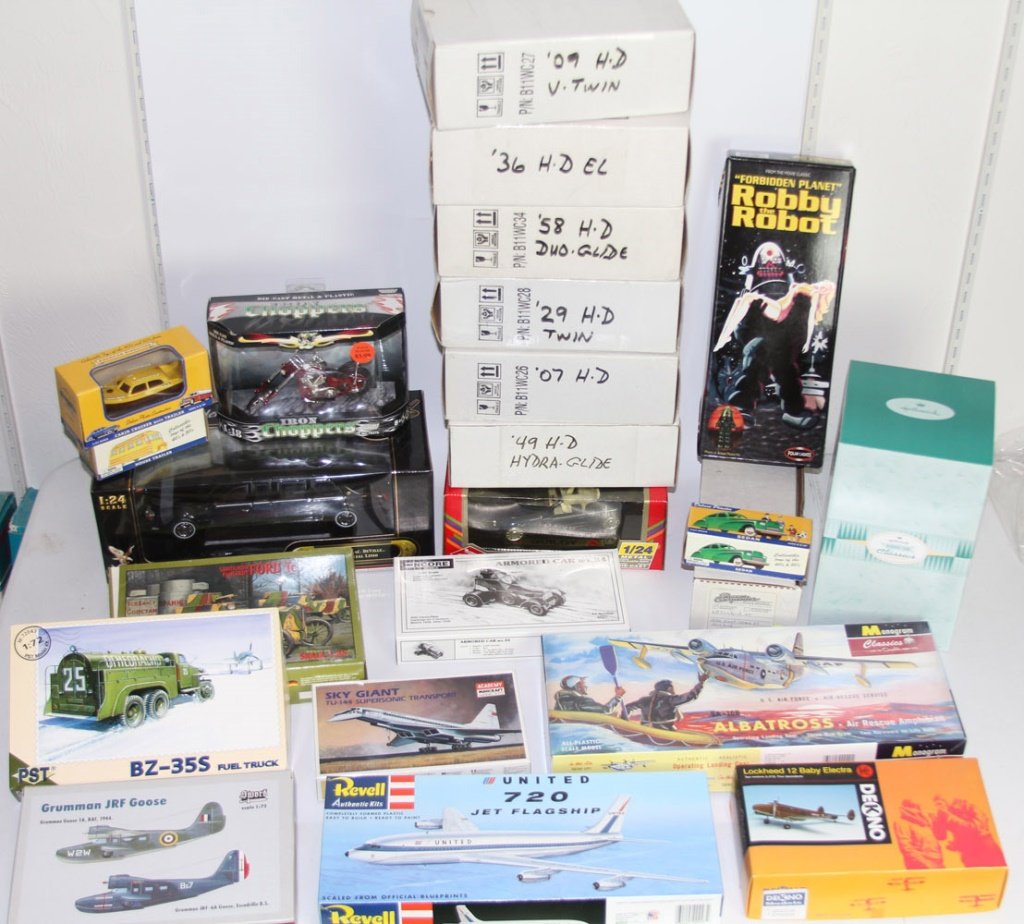 ESTATE LOT OF MODELS AND KITS: ESTATE LOT OF MODELS AND KITS Condition: Very good, as is, not checked for completeness Shipping / Pickup: We Can Ship This Item Lot Location: #2 - NE Tallahassee, FL