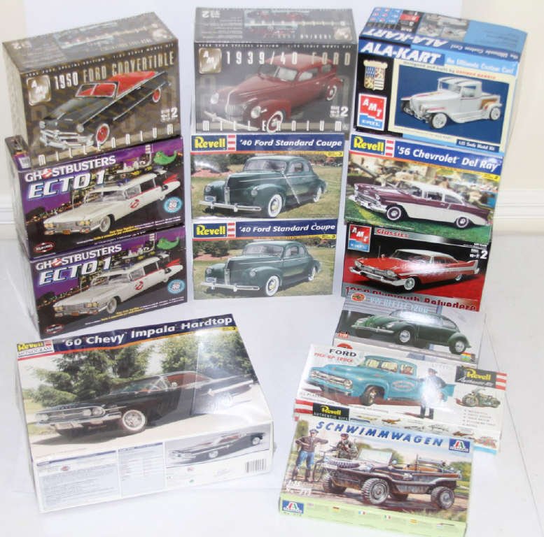 ESTATE LOT OF MODEL CAR KITS (1 of 7)
