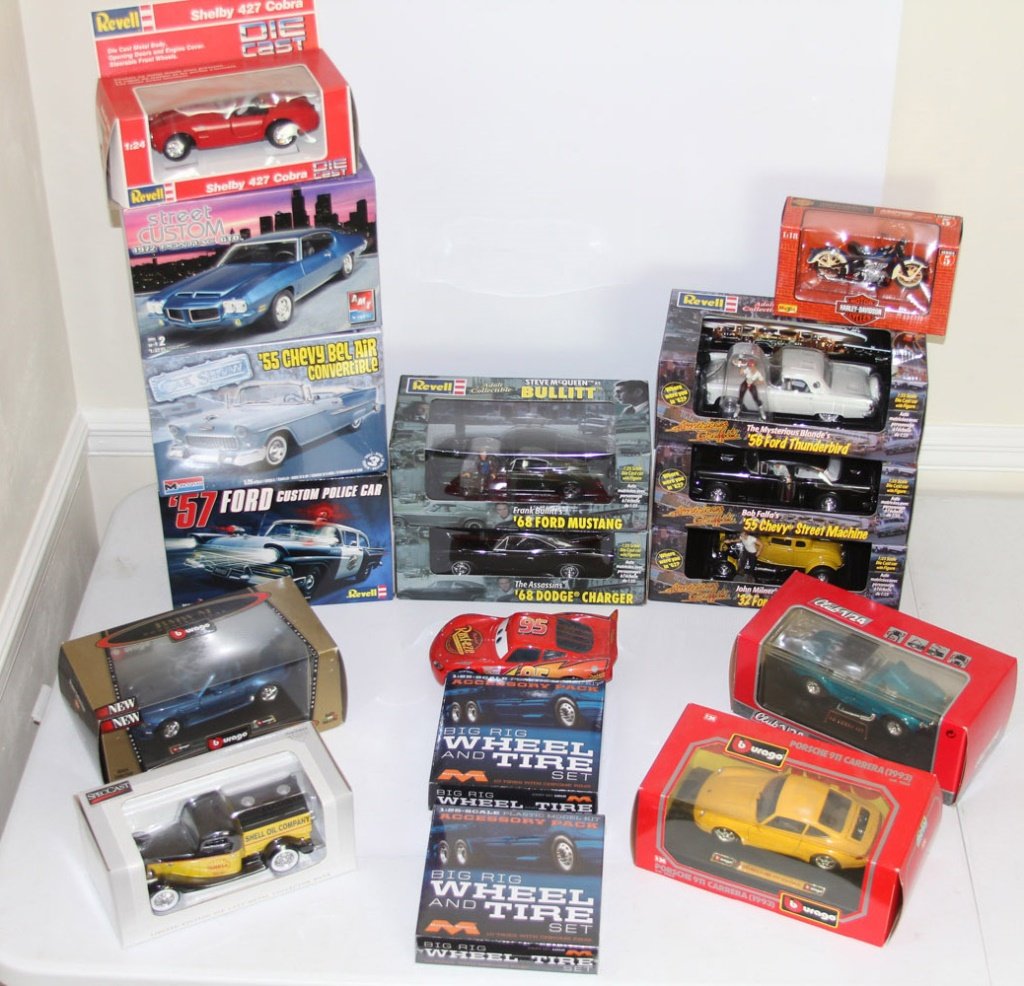 ESTATE LOT OF MODEL CAR KITS: ESTATE LOT OF MODEL CAR KITS Condition: Very good, as is, not tested for completeness Shipping / Pickup: We Can Ship This Item Lot Location: #2 - NE Tallahassee, FL