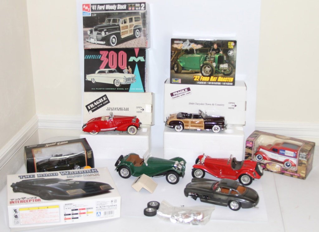 ESTATE LOT OF MODEL CARS AND KITS (1 of 6)