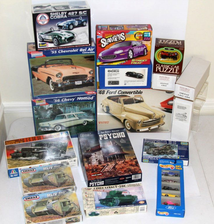 ESTATE LOT OF MODEL KITS & MODELS (1 of 7)