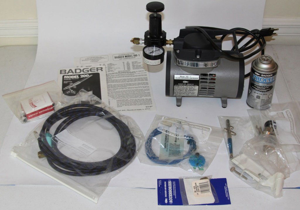 BADGER MODEL 200 AIR BRUSH & COMPRESSOR (1 of 5)