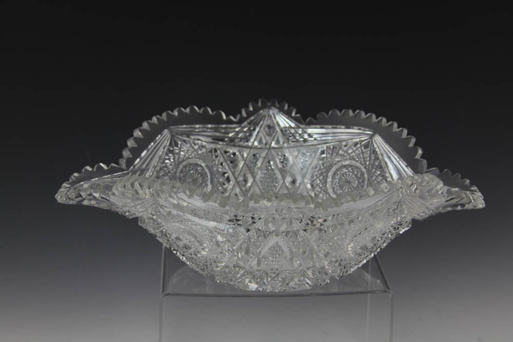 20TH C AMERICAN CUT GLASS PUNCH BOWL: 20TH C AMERICAN CUT GLASS PUNCH BOWL Size: 13.5 x 9 x 4" Shipping / Pickup: Buyer Pick Up, 3rd Party Lot Location: #1 - Manor's Gallery