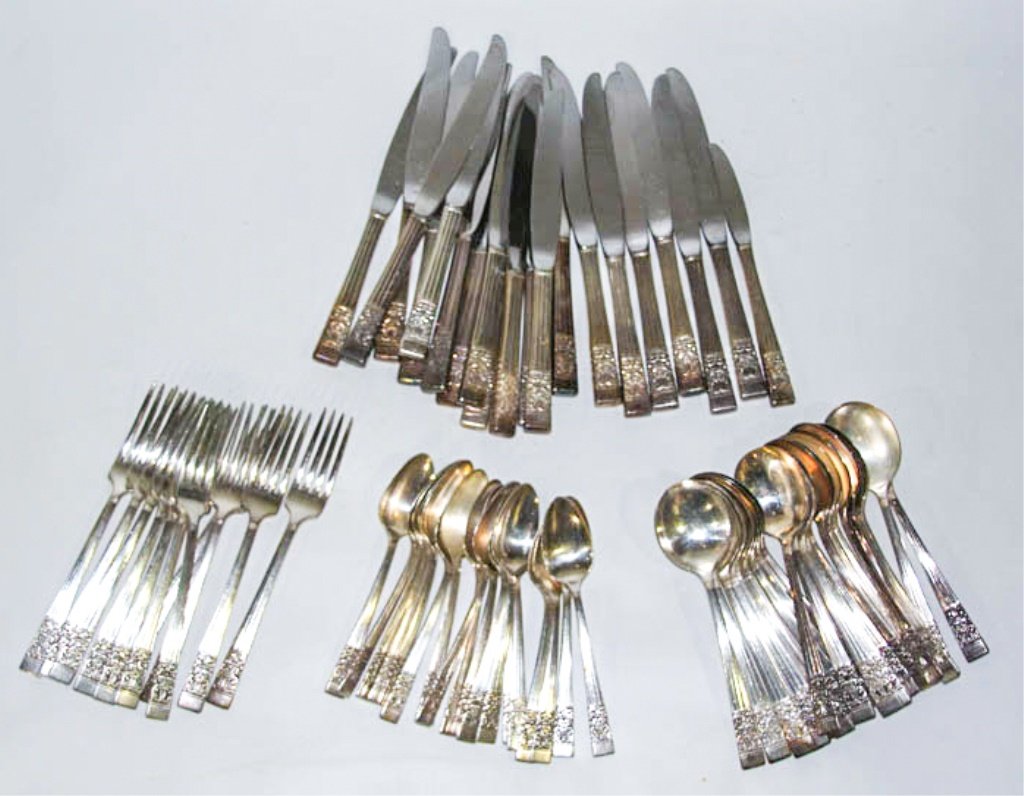(70) PIECE COMMUNITY SILVERPLATED FLATWARE SET (1 of 5)