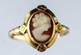 LADIES ANTIQUE 10K YELLOW GOLD CAMEO RING: LADIES ANTIQUE 10K YELLOW GOLD CAMEO RING Weight: 2g Size: 6.25 Shipping / Pickup: We Can Ship This Item Lot Location: #1 - Manor's Gallery